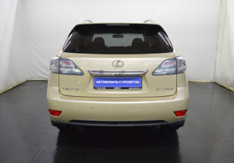 Подержанный автомобиль Lexus RX 2010 года (6 фото)