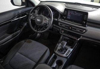 Подержанный автомобиль Kia Seltos 2021 года (8 фото)