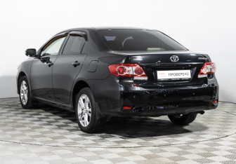 Подержанный автомобиль Toyota Corolla Sedan 2011 года (7 фото)