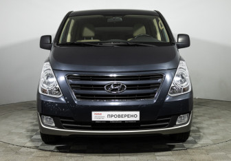 Подержанный автомобиль Hyundai H-1 2015 года (2 фото)