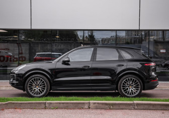 Подержанный автомобиль Porsche Cayenne 2021 года (9 фото)