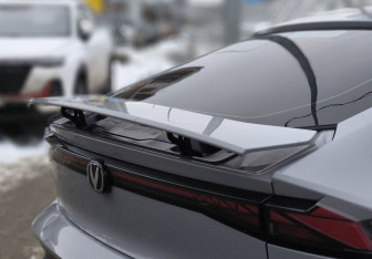 Подержанный автомобиль Changan UNI-V 2023 года (14 фото)