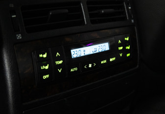 Подержанный автомобиль Toyota Land Cruiser Suv 2008 года (25 фото)