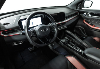 Подержанный автомобиль Geely Coolray 2023 года (11 фото)