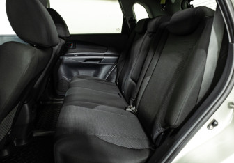 Подержанный автомобиль Hyundai Tucson 2008 года (10 фото)