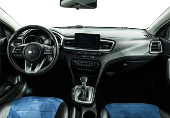 Подержанный автомобиль Kia Ceed Hatchback 2019 года (13 фото)