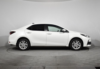 Подержанный автомобиль Toyota Corolla Sedan 2016 года (4 фото)