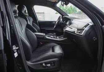 Подержанный автомобиль BMW X5 2020 года (28 фото)