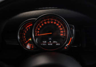 Подержанный автомобиль MINI Hatch 2020 года (13 фото)