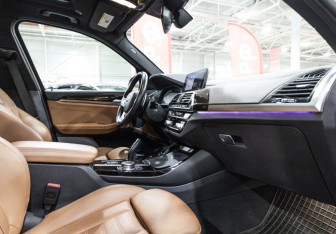 Подержанный автомобиль BMW X3 2020 года (17 фото)