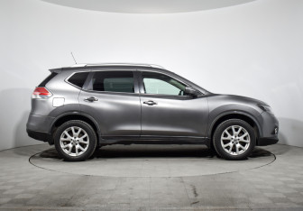 Подержанный автомобиль Nissan X-Trail 2015 года (4 фото)