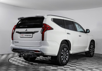 Подержанный автомобиль Mitsubishi Montero Sport 2022 года (5 фото)