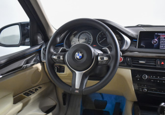 Подержанный автомобиль BMW X5 2014 года (15 фото)