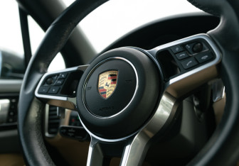 Подержанный автомобиль Porsche Cayenne 2020 года (24 фото)