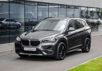 Подержанный автомобиль BMW X1 2019 года (3 фото)