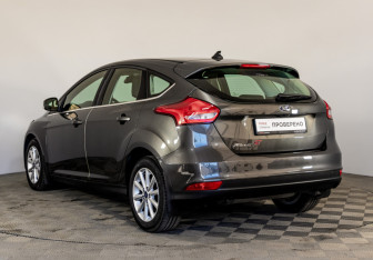 Подержанный автомобиль Ford Focus Hatchback 2019 года (7 фото)