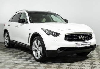 Подержанный автомобиль Infiniti FX 2010 года (3 фото)