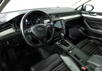 Подержанный автомобиль Volkswagen Passat Sedan 2017 года (11 фото)