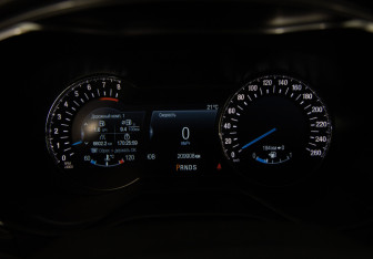 Подержанный автомобиль Ford Mondeo Sedan 2016 года (13 фото)