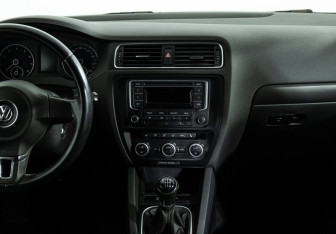 Подержанный автомобиль Volkswagen Jetta Sedan 2014 года (14 фото)