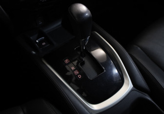 Подержанный автомобиль Nissan X-Trail 2016 года (17 фото)