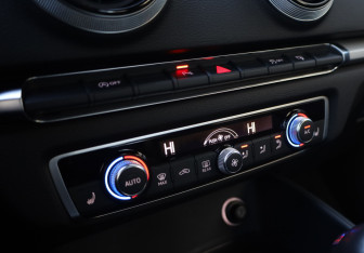 Подержанный автомобиль Audi A3 Sedan 2017 года (21 фото)