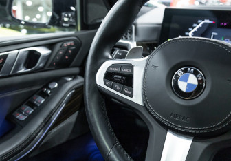 Подержанный автомобиль BMW X7 2023 года (38 фото)