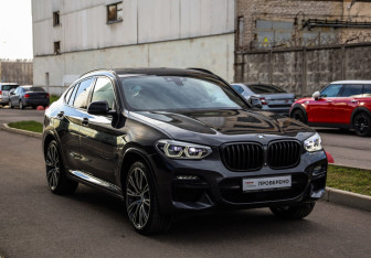 Подержанный автомобиль BMW X4 2021 года (6 фото)