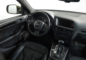 Подержанный автомобиль Audi Q5 2009 года (9 фото)