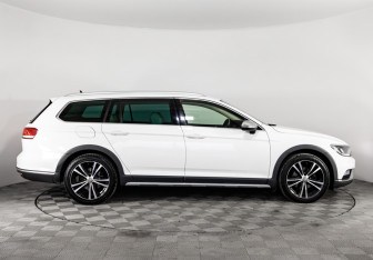 Подержанный автомобиль Volkswagen Passat Wagon 2019 года (5 фото)