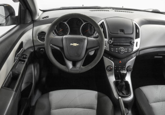 Подержанный автомобиль Chevrolet Cruze Sedan 2013 года (11 фото)