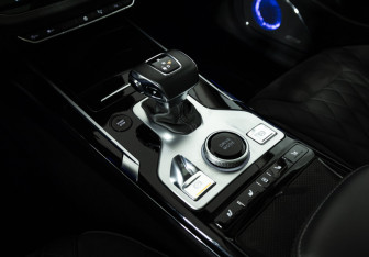 Подержанный автомобиль Hongqi HS5 2021 года (20 фото)