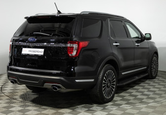 Подержанный автомобиль Ford Explorer 2019 года (7 фото)