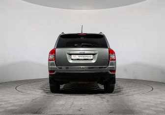 Подержанный автомобиль Jeep Compass 2012 года (6 фото)
