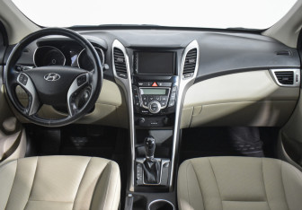 Подержанный автомобиль Hyundai i30 Hatchback 2014 года (13 фото)