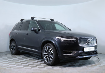 Подержанный автомобиль Volvo XC90 2021 года (3 фото)