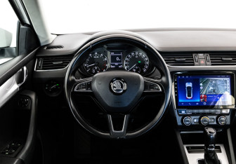 Подержанный автомобиль Skoda Octavia Liftback 2013 года (11 фото)