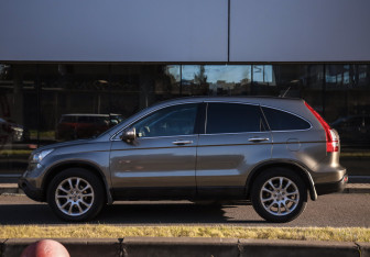 Подержанный автомобиль Honda CR-V 2008 года (9 фото)