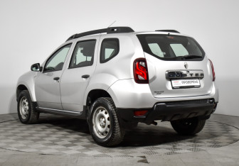 Подержанный автомобиль Renault Duster 2016 года (7 фото)