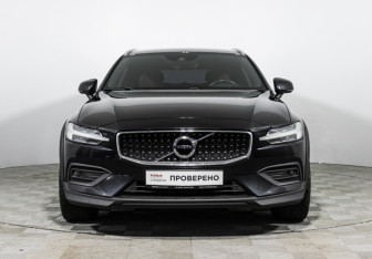 Подержанный автомобиль Volvo V60 Cross Country 2021 года (2 фото)
