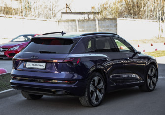 Подержанный автомобиль Audi e-tron 2021 года (5 фото)
