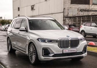 Подержанный автомобиль BMW X7 2020 года (5 фото)