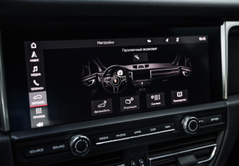 Подержанный автомобиль Porsche Macan 2020 года (16 фото)