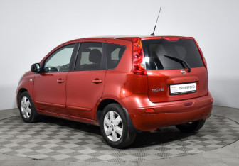 Подержанный автомобиль Nissan Note 2008 года (7 фото)