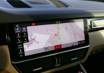 Подержанный автомобиль Porsche Cayenne 2018 года (25 фото)