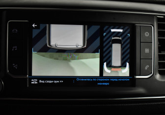 Подержанный автомобиль Peugeot Traveller 2018 года (16 фото)