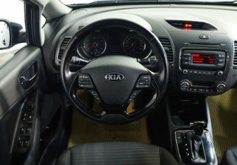Подержанный автомобиль Kia Cerato Sedan 2018 года (11 фото)