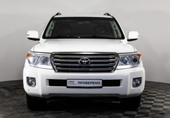 Подержанный автомобиль Toyota Land Cruiser Suv 2012 года (2 фото)