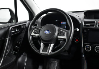 Подержанный автомобиль Subaru Forester Suv 2018 года (15 фото)