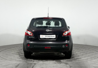 Подержанный автомобиль Nissan Qashqai 2010 года (6 фото)